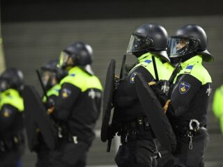 Politiebond: wedstrijden in Eredivisie moeten zonder publiek gespeeld worden