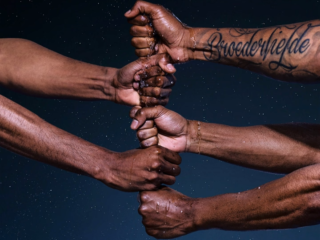 Broederliefde de DiXte met 'Maak Me Niet Heet'