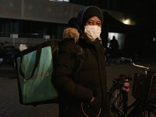 Hoe de wereld er volgens maaltijdbezorger Malik uitziet na 21.00 uur