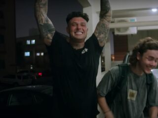 Man vliegt 6400 kilometer en geeft 2700 euro uit om AirPods-dief op te sporen