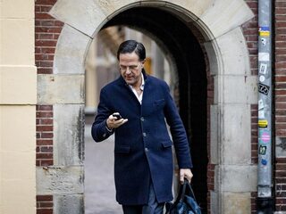 Rutte verwijderde jarenlang sms'jes van telefoon