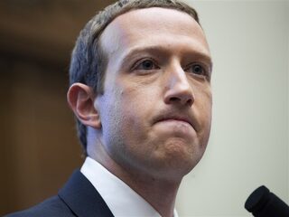 Mark Zuckerberg verliest miljarden op beurs door megastoring Facebook
