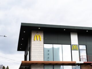 Man schiet McDonald's medewerker neer vanwege ruzie om koude friet