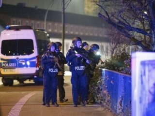 Meerdere doden bij aanslag op Jehova's Getuigen-zaal in Hamburg