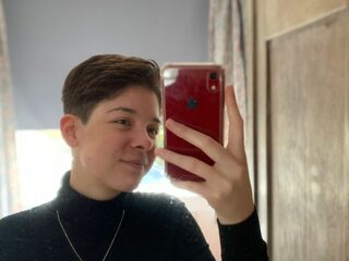 Gepest omdat je jezelf bent: "Ik snap niet waarom LHBTIQ+'ers zoveel haat krijgen"