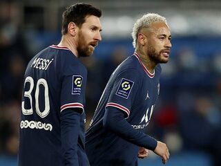 Neymar en Messi uitgefloten door eigen fans bij thuiszege op Bordeaux