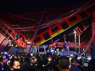 Metroviaduct ingestort in Mexico-Stad, zeker 24 doden