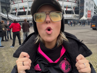 Vriendin van Feyenoord-spits Giménez undercover naar Klassieker in Arena