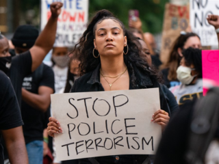 Structureel probleem met racisme en excessief geweld bij politiekorps dat George Floyd doodde