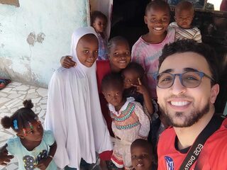 Mohamed (26): "Ik zamel geld in om Gambiaanse families een mooi Offerfeest te bezorgen"