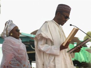 Student gearresteerd nadat hij first lady van Nigeria 'dik' noemt op Twitter