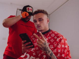 Noa Lang deelt screenshot van online haat op zijn pasgeboren zoontje