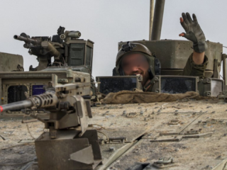 Walgelijk: Israëlische soldaten dansen op 'Europapa' terwijl ze duiden hoeveel kids ze hebben gedood