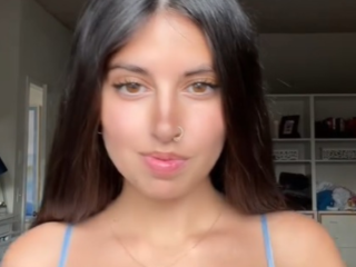 Vrouw verdient 50k per maand door zich niet te scheren