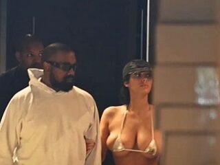 Bianca Censori draagt kleinste bikini ter wereld op weg naar etentje