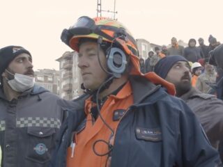 Indrukwekkende docu 'Oranje Helmen in Turkije' toont reddingswerk Nederlands team