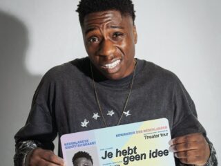 Ta Joela is dit jaar te zien in theater met eigen show: "Verhaal begint in het AZC, maar het is geen sad story"