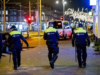 Aboutaleb denkt aan paintballgeweren voor Rotterdamse agenten