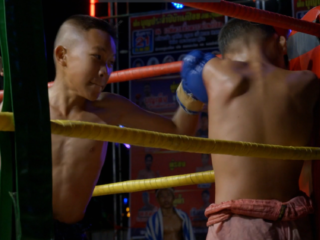 Ewout bezoekt kickbokskids in Thailand: "Mijn neefje (13) overleed aan een hersenbloeding"