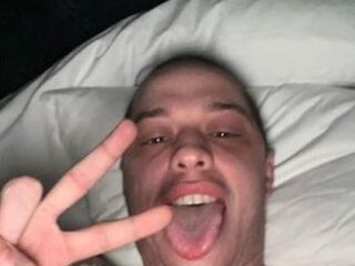 Pete Davidson haalt uit naar Ye: "Ik lig in bed met je vrouw"