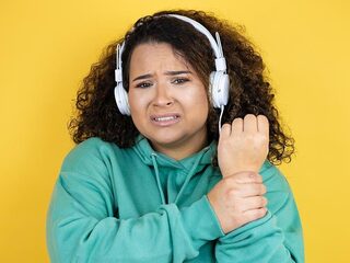 Gezocht: proefkonijnen die pijn willen lijden terwijl ze naar hun favoriete muziek luisteren