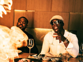 Mensa, Henkie T & SRNO de DiXte met 'Que Pasa'