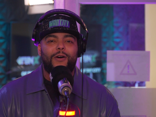 RQ komt met heerlijke medley in meerdere talen tijdens sessie