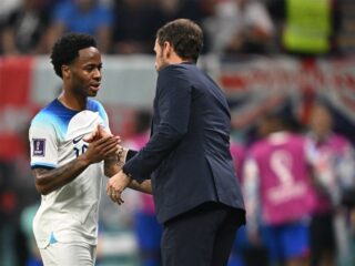 Sterling verlaat WK vanwege gewapende overval bij hem thuis