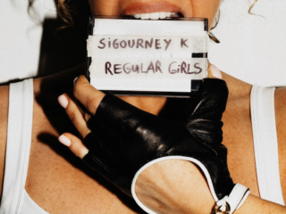 Sigourney K. & Bizzey de DiXte met 'Regular Girls'