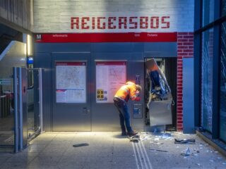 Kaartjesautomaat opgeblazen bij metrostation Reigersbos