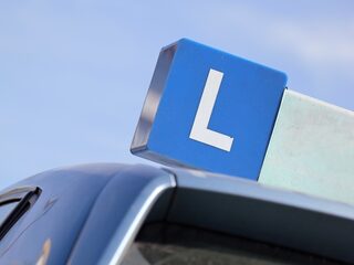 Rijlesfraude: nep-instructeurs opgepakt en lookalikes ingezet bij examens