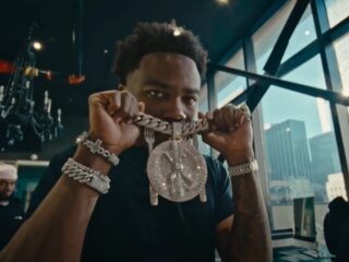 Roddy Ricch de DiXte met 'Aston Martin Truck'