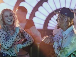 Ronnie Flex en Emma Heesters de DiXte met 'Alles Wat Ik Mis'