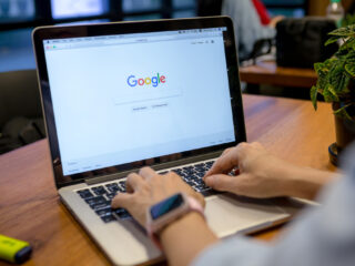 Russen googelen massaal naar manieren om militaire dienst te ontwijken