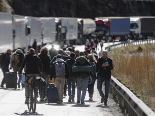 Bijna 100.000 Russen gevlucht naar buurlanden om militaire dienst te ontlopen