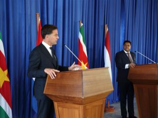 Rutte belooft Suriname herdenkingsjaar slavernijverleden in 2023
