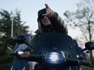 Yssi SB zet videoclip ‘Scooter’ online