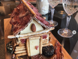 De 'charcuterie chalet' is de nieuwste foodtrend voor kerst