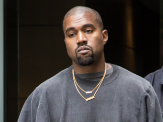 Ye aangeklaagd voor geweldpleging vanwege telefoonincident