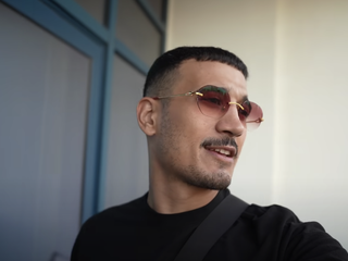 Nesim deelt openhartige post over mentale gezondheid: "Zit niet lekker in mijn vel"