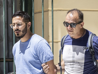 Tinder Swindler door familie Leviev aangeklaagd voor misbruiken naam