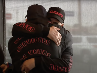 Amerikaanse broers vrijgesproken na 25 jaar onterecht in de gevangenis