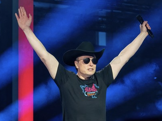 Elon Musk ontslaat Twitter-bedrijfstop dag na overname