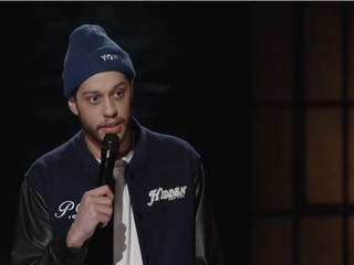 Pete Davidson roast Ye tijdens 'Netflix Is A Joke'-festival