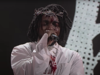 Beveiliger tot tranen toe geroerd tijdens optreden Kendrick Lamar