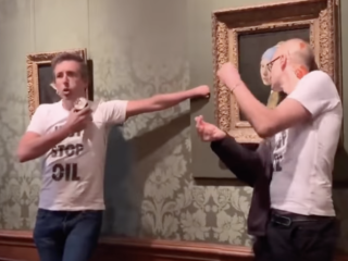 Klimaatactivisten besmeuren 'Meisje met de Parel' van Johannes Vermeer