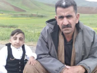 Man uit Iran van 65 centimeter lang uitgeroepen tot kleinste man ter wereld