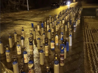 Man opgepakt met 242 flessen lachgas in auto