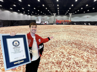 Pizzaketen verbreekt het record voor 's werelds grootste pizza