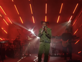 Lil Baby laat 'California Breeze' en 'Forever' horen bij 'SNL'